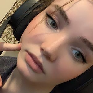 Meet your Posher, Hailey